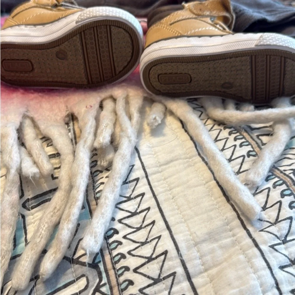 The Children's Place Beige Kids Sneakers Size 4